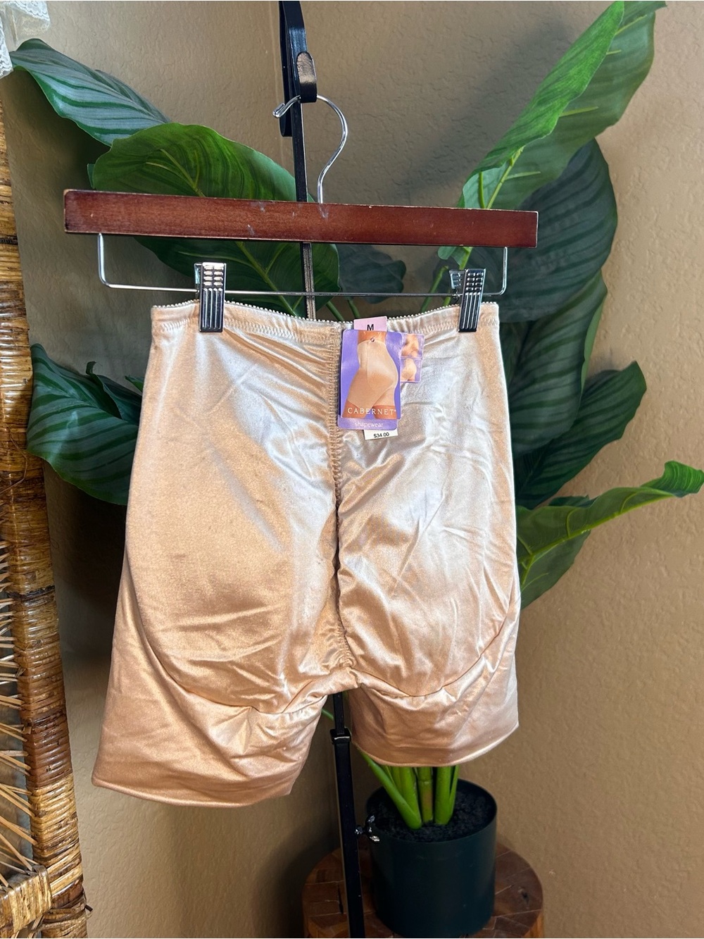 Cabernet shapewear shorts with butt pads brand new size medium - notes
